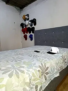 Catire10  online show from April 27, 2026, 1:53 pm