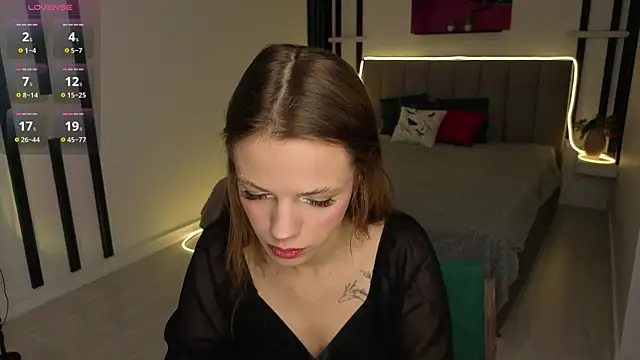 Snapshot of AliceDelaney chatting on September 16, 2025, 8:32 pm AliceDelaney online show from September 16, 2025, 8:32 pm