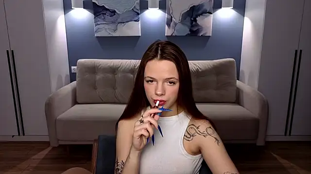 Snapshot of AliceDelaney chatting on November 19, 2025, 8:31 pm AliceDelaney online show from November 19, 2025, 8:31 pm