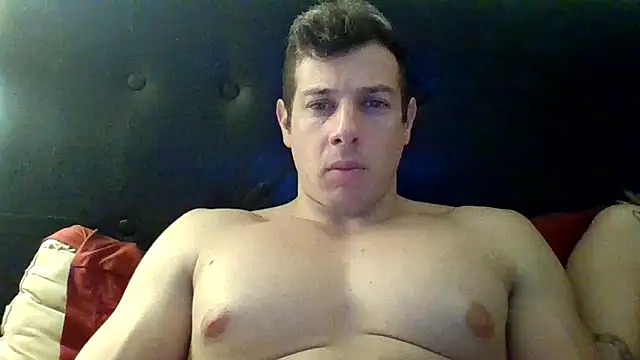 luca23millo90 online show from October 2, 2025, 3:13 am