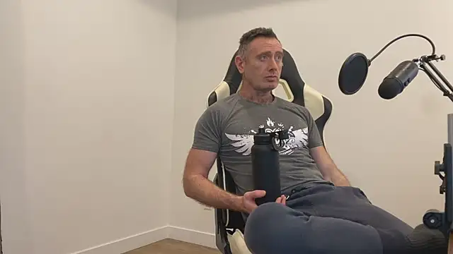 Snapshot of TheDonnyBasilisk chatting on December 14, 2025, 9:52 pm TheDonnyBasilisk online show from December 14, 2025, 9:52 pm