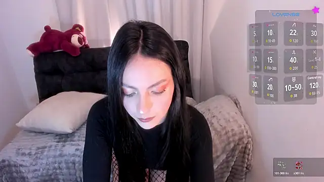 sarah saenz  online show from May 22, 2026, 6:09 am