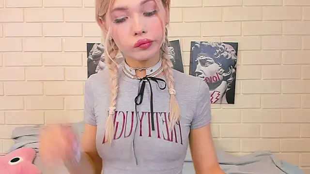 Blondy Fina online show from October 19, 2025, 4:46 am