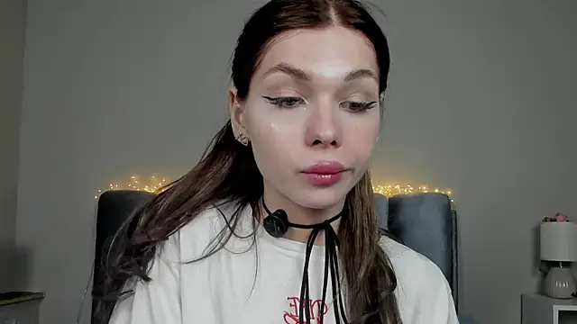 Snapshot of Blondy_Fina chatting on July 7, 2026, 4:37 am Blondy Fina online show from July 7, 2026, 4:37 am