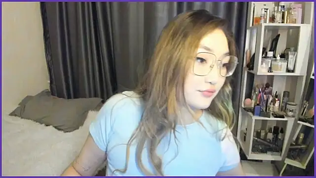 lyra x online show from October 8, 2025, 1:09 pm