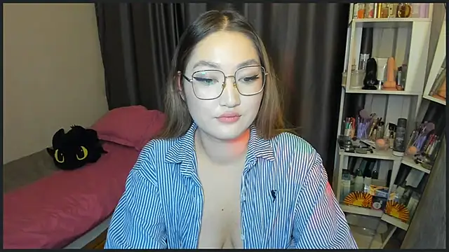 lyra x online show from October 30, 2025, 4:52 pm