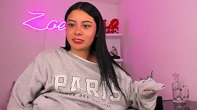 Snapshot of zoecams1 chatting on February 19, 2026, 6:15 pm zoecams1 online show from February 19, 2026, 6:15 pm