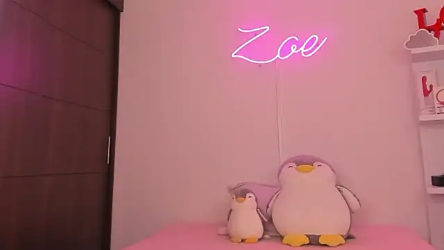 zoecams1 online show from April 22, 2026, 6:31 pm