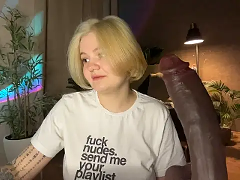 MoonIvy  online show from March 21, 2026, 7:50 pm