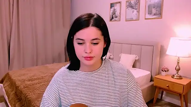 lil angel  online show from February 17, 2026, 10:27 pm