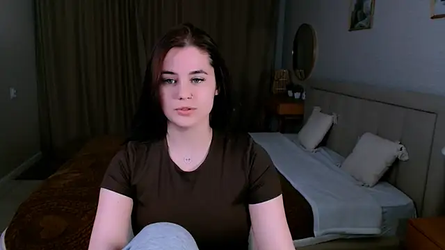 lil angel  online show from April 5, 2026, 10:29 pm