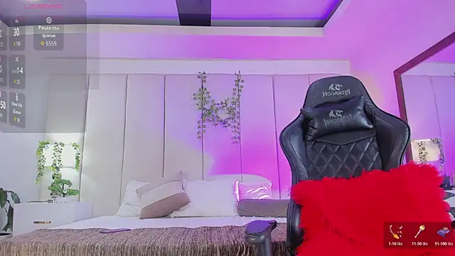 mia rousse25 online show from February 10, 2026, 3:49 pm