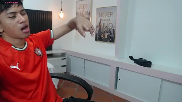 markbowie online show from November 30, 2025, 2:21 pm