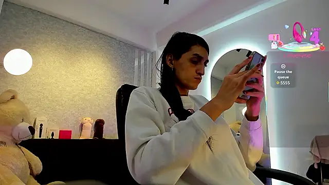 lily cash1 online show from February 1, 2026, 1:31 pm