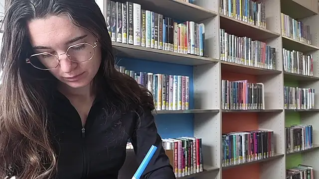 Snapshot of bambifarrina chatting on February 12, 2026, 3:51 pm bambifarrina online show from February 12, 2026, 3:51 pm