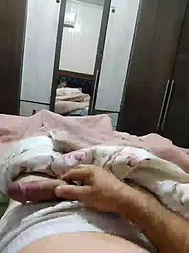 Snapshot of Gustavo198045 chatting on November 17, 2025, 3:56 am Gustavo198045 online show from November 17, 2025, 3:56 am