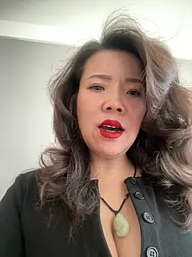 anna yngs online show from February 9, 2026, 3:32 am