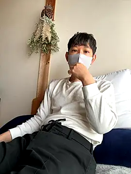 tom19899q online show from November 18, 2025, 1:22 am