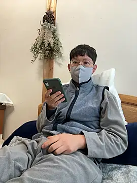 tom19899q online show from November 29, 2025, 10:24 pm