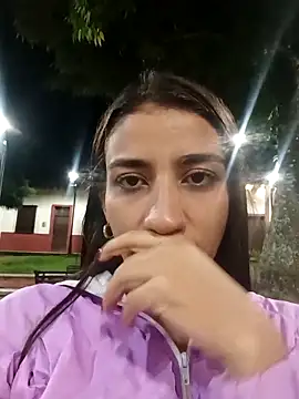 Snapshot of -juicy_ chatting on October 24, 2025, 12:19 am -juicy  online show from October 24, 2025, 12:19 am