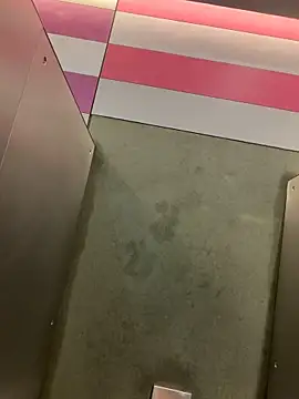 -juicy  online show from April 29, 2026, 11:44 pm