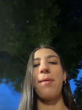 Snapshot of -juicy_ chatting on June 9, 2026, 11:27 pm -juicy online show from June 9, 2026, 11:27 pm