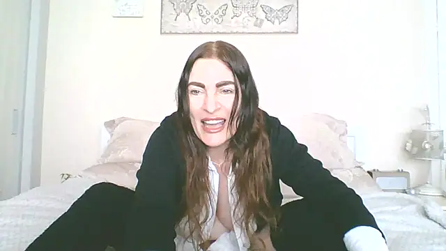 EllaKent online show from April 22, 2026, 2:40 pm