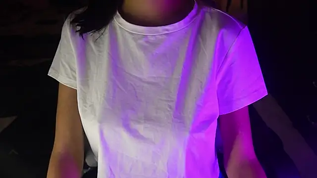 NidhiChandra online show from November 15, 2025, 9:28 am