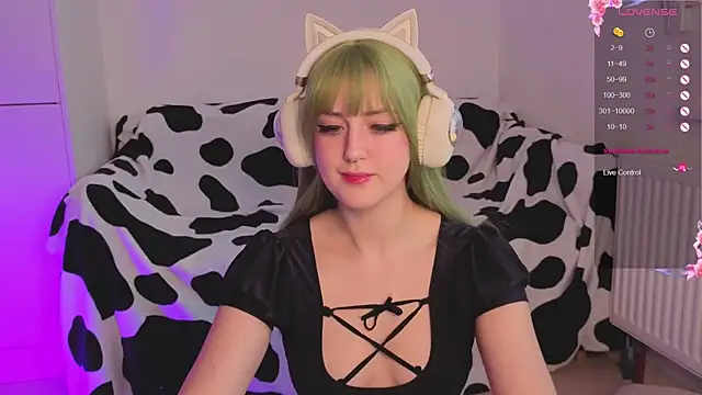 Snapshot of bananasgirl chatting on September 14, 2025, 6:23 am bananasgirl online show from September 14, 2025, 6:23 am