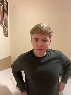 Snapshot of bigyoungman18 chatting on November 4, 2025, 2:32 am bigyoungman18 online show from November 4, 2025, 2:32 am