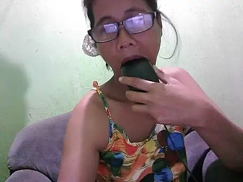 HotLadyPinay32 online show from April 4, 2026, 7:55 pm