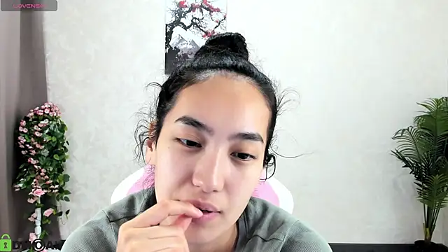 FlirtyAura online show from October 28, 2025, 3:21 am