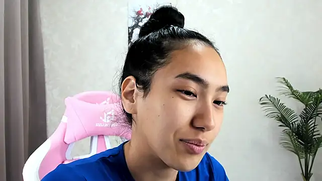 FlirtyAura online show from November 11, 2025, 2:55 am