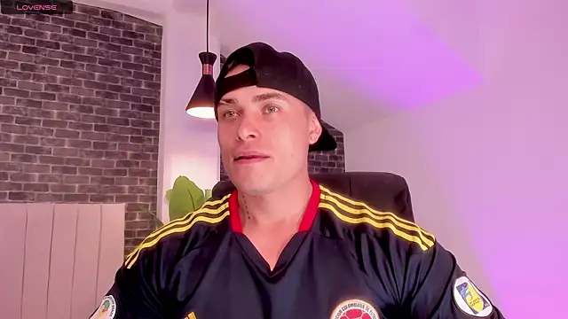 connorsmiith online show from April 2, 2026, 12:41 am