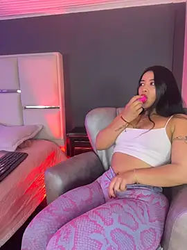 Snapshot of BellaFernandez__ chatting on June 25, 2026, 1:04 pm BellaFernandez online show from June 25, 2026, 1:04 pm