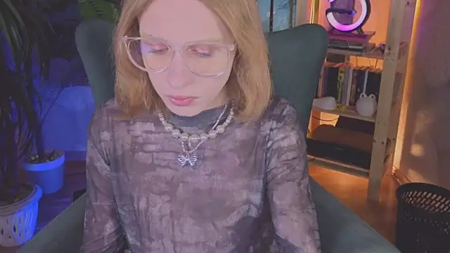 BarbieRichy online show from November 14, 2025, 5:28 am