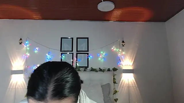 Megan 05  online show from April 15, 2026, 7:21 pm