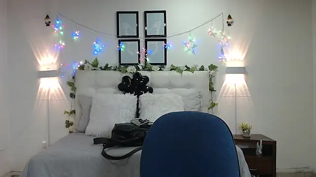 Megan 05  online show from May 11, 2026, 7:22 pm
