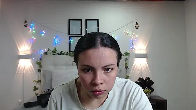 Megan 05  online show from May 20, 2026, 7:20 pm
