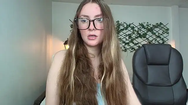 velvet  moon online show from April 16, 2026, 12:11 am