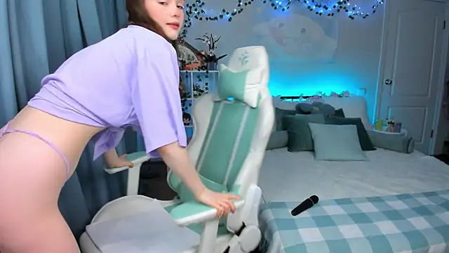 Zoe Vee online show from October 22, 2025, 3:18 am