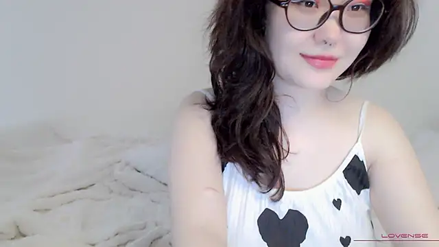 Snapshot of tsunade_chan chatting on October 5, 2025, 5:17 am tsunade chan online show from October 5, 2025, 5:17 am