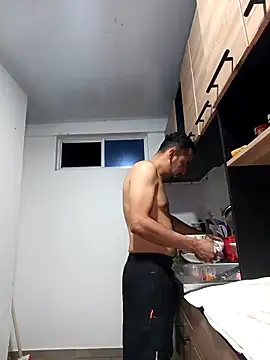 stivenlujan69 online show from February 11, 2026, 1:10 am