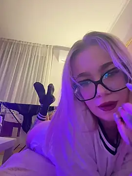 marnemzavar444 online show from March 5, 2026, 9:22 pm