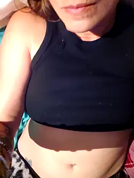 Snapshot of adrielleigh chatting on October 15, 2025, 1:50 am adrielleigh online show from October 15, 2025, 1:50 am