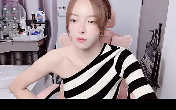 Snapshot of AmyySC chatting on October 28, 2025, 2:53 pm AmyySC online show from October 28, 2025, 2:53 pm