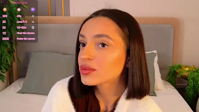 AdoraCortes online show from April 7, 2026, 5:08 am