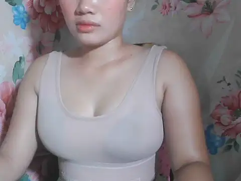 Snapshot of Katie_Winslet chatting on September 11, 2025, 12:00 am Katie Winslet online show from September 11, 2025, 12:00 am