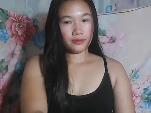 Snapshot of Katie_Winslet chatting on October 4, 2025, 11:19 am Katie Winslet online show from October 4, 2025, 11:19 am