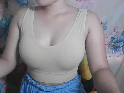 Snapshot of Katie_Winslet chatting on October 9, 2025, 11:47 pm Katie Winslet online show from October 9, 2025, 11:47 pm